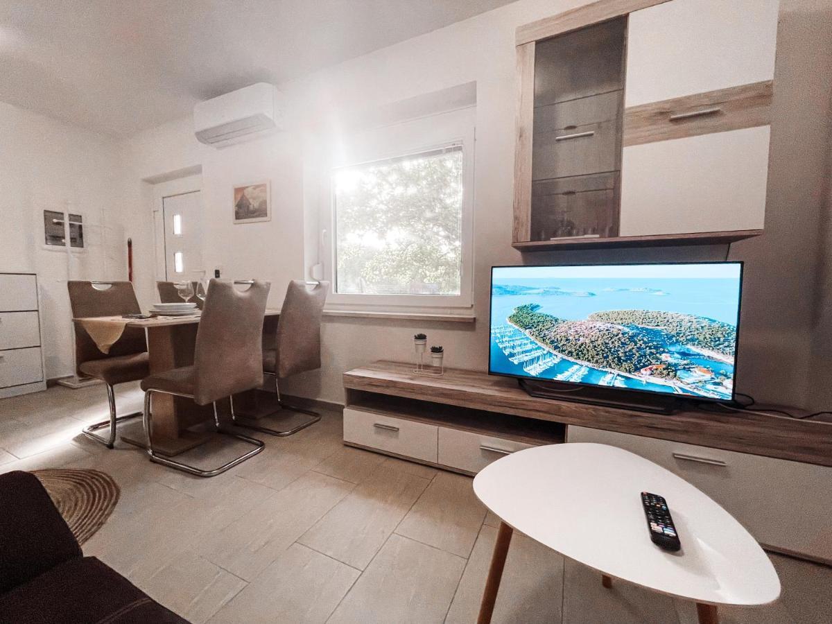 Riad Apartments Zgornje Skofije Buitenkant foto