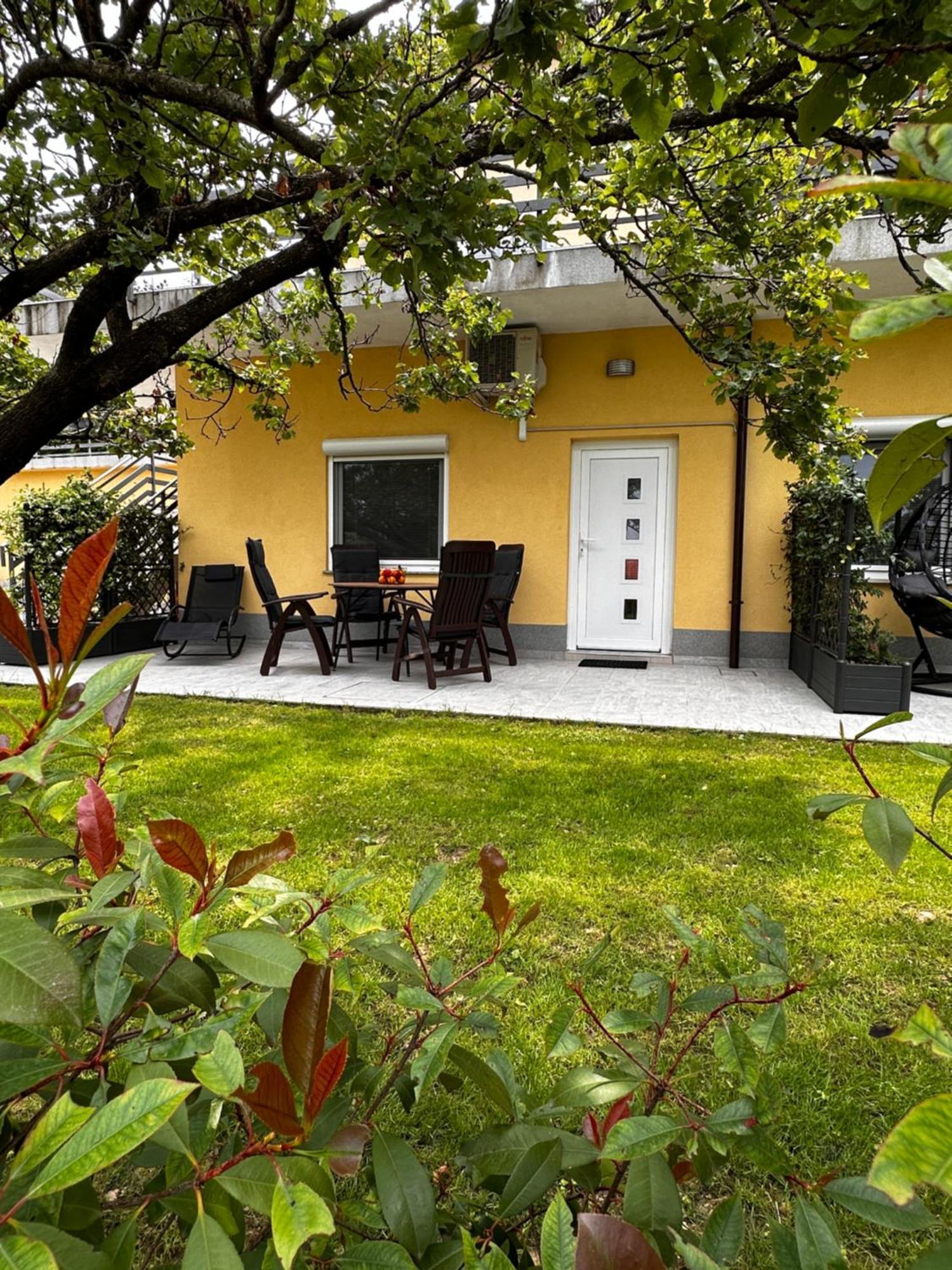 Riad Apartments Zgornje Skofije Buitenkant foto